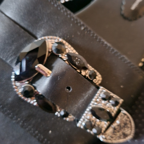 Wishbone sandals / flats . Leather/gem belt on top . Size 8 - Picture 7 of 7